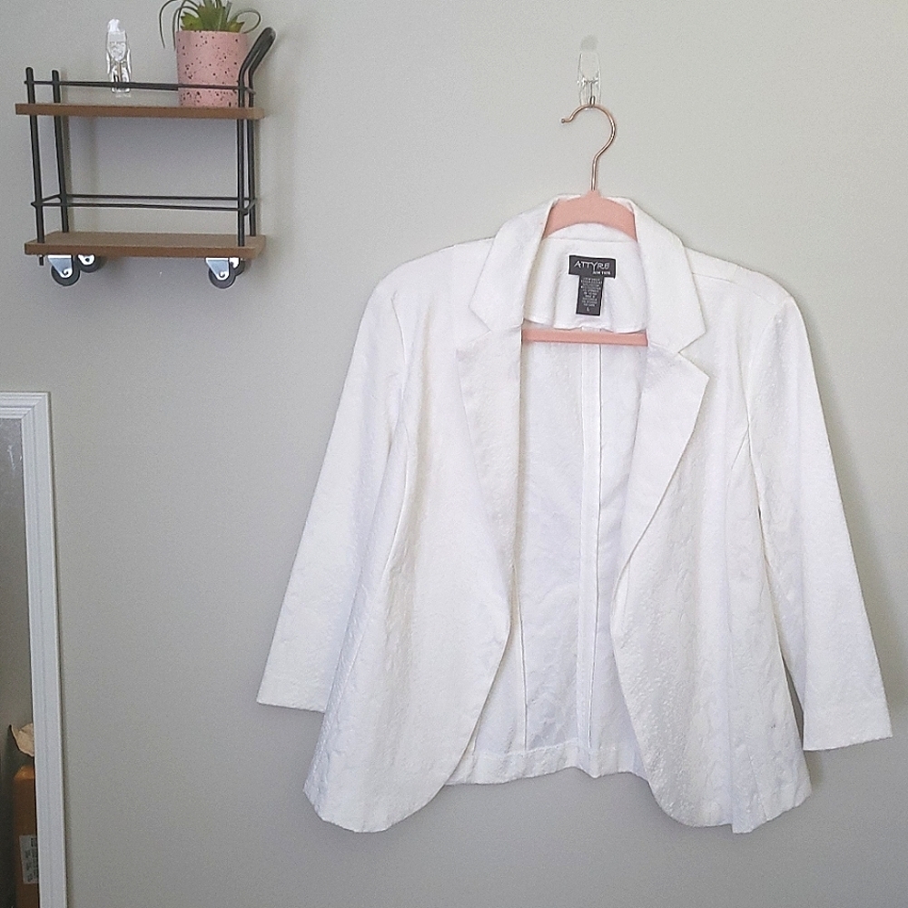 Attyre Floral Clean White blazer size 10